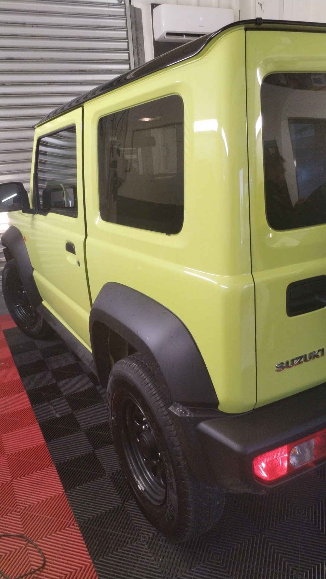 Suzuki Jimny jaune Kinetic avec vitres teintées